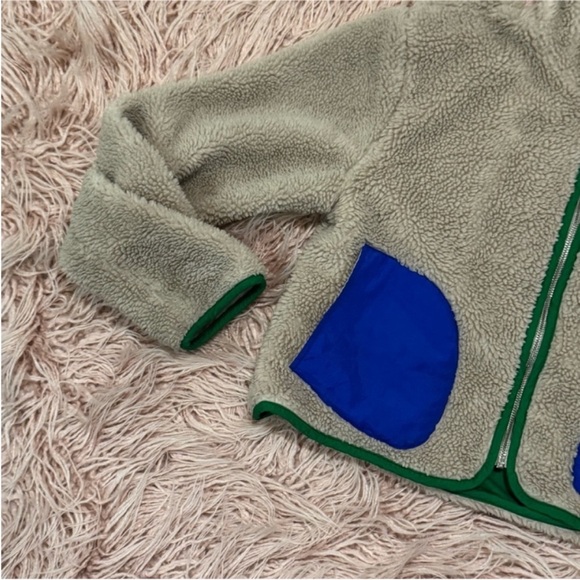 Urban Outfitters Beige Fleece Jacket with Blue Pockets and Green Trim - Picture 9 of 13